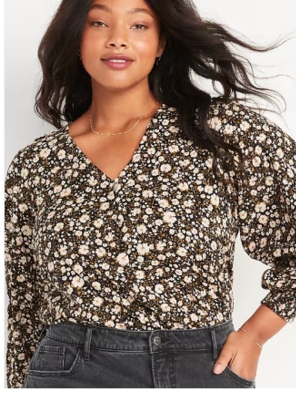 Old Navy Poet Black Floral V-Neck Blouse. Size Medium
